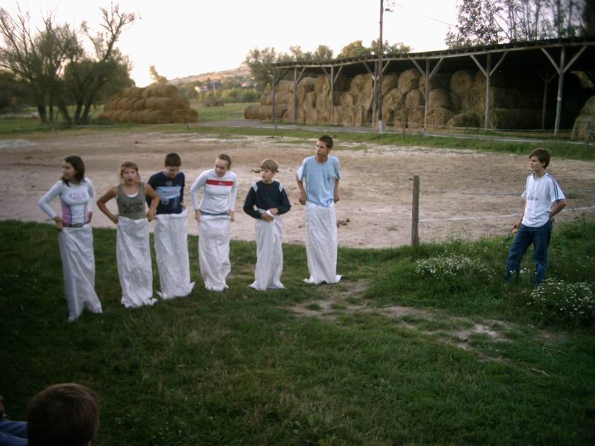 Zsákban futó verseny