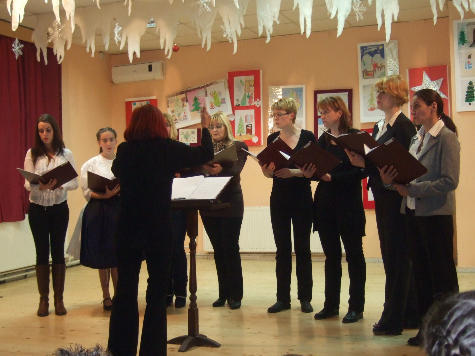 2013.12.23. - Karácsony a Népkörben 002