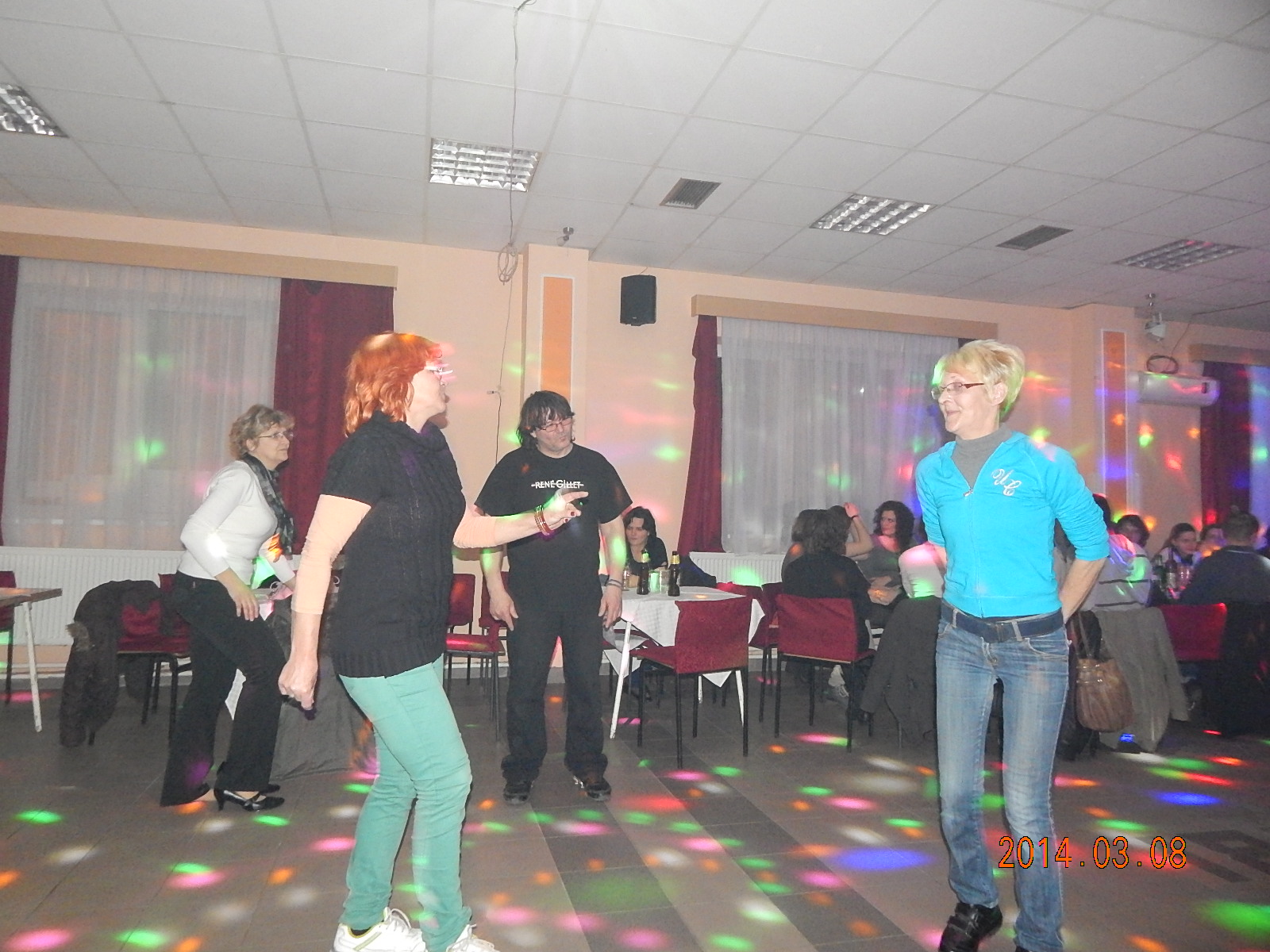 2014.03.08. - Nőnapi buli a Népkörben 011