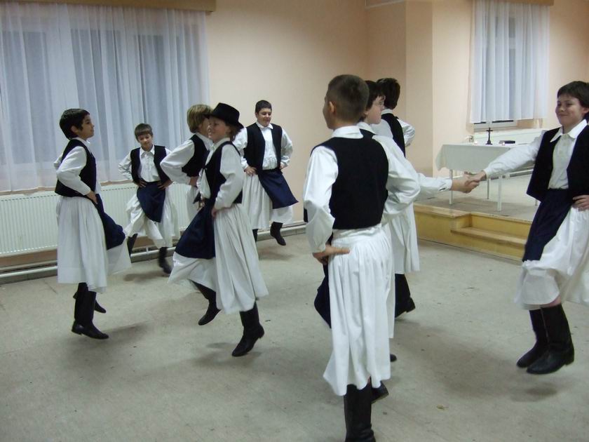 A Kankalin fiú csoportja.