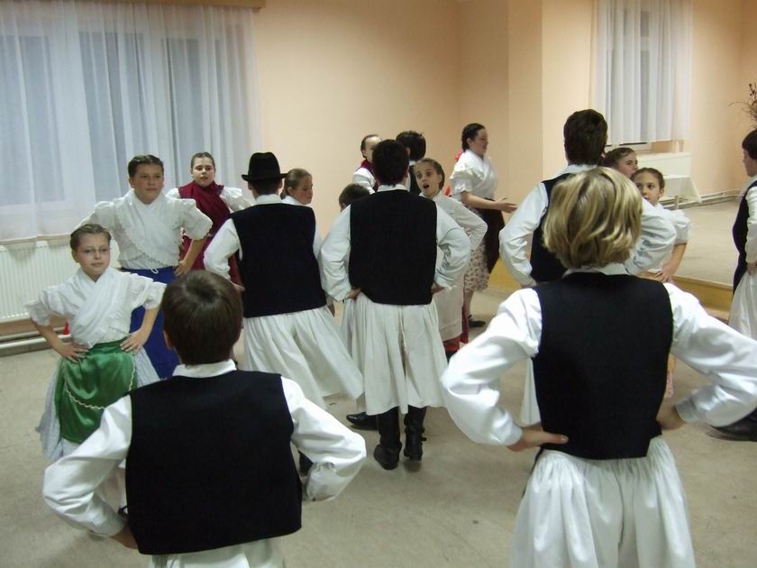 Fellépés közben.