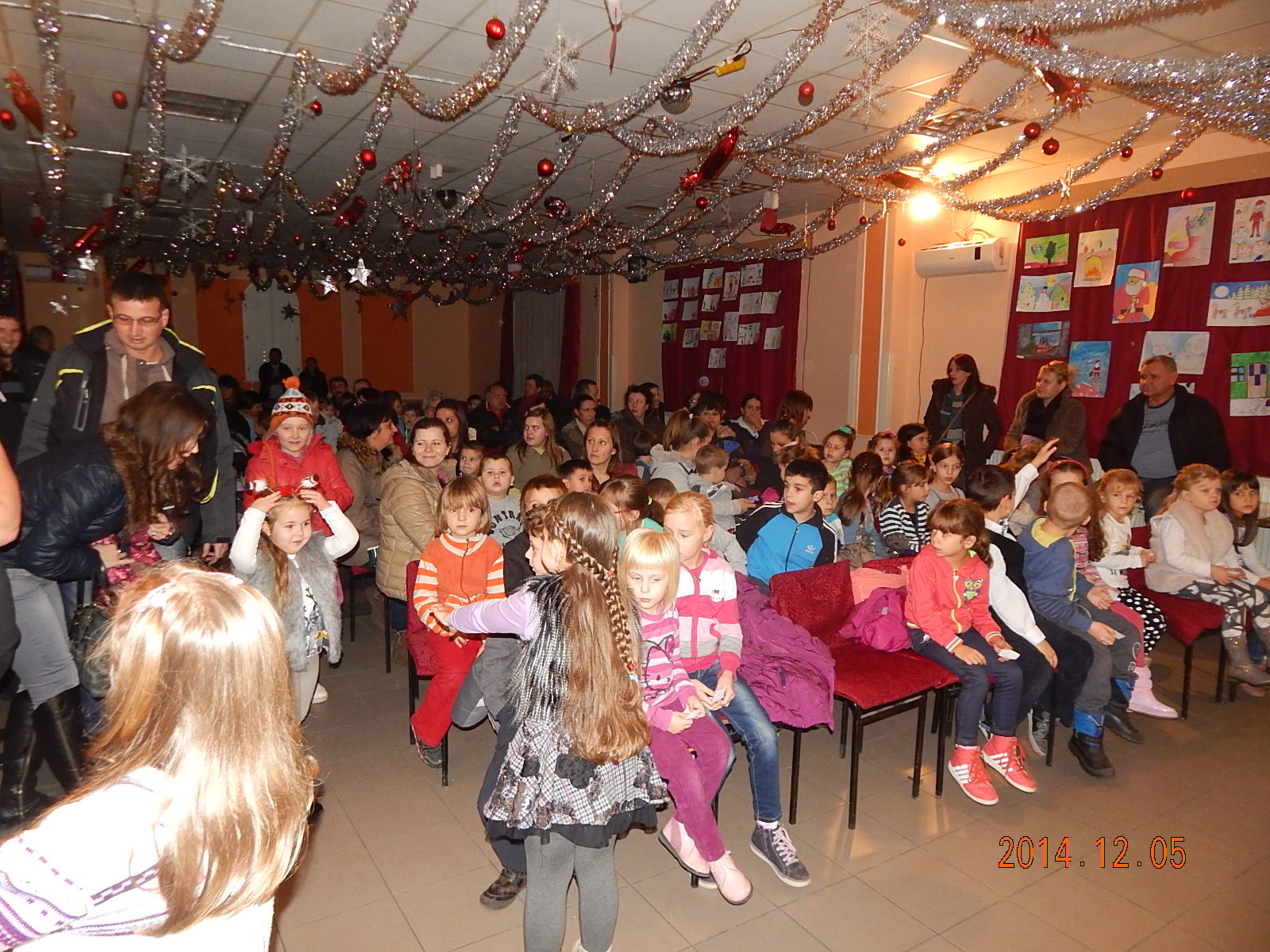 2014.12.05. - Mikulás a Népkörben 001
