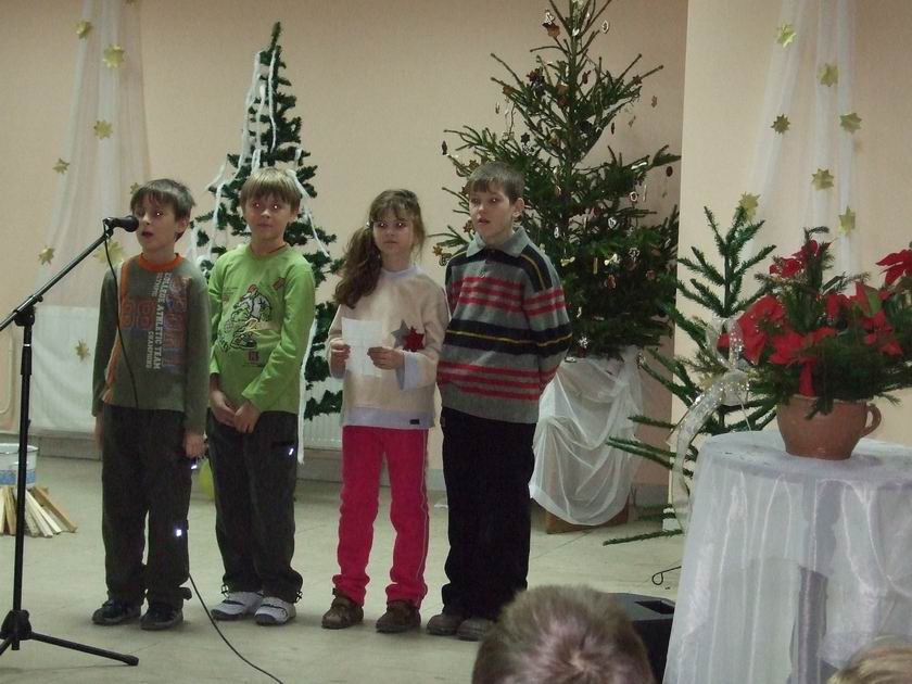 Szavalók csoportja.